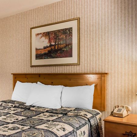 Rodeway Inn Amish Country Smoketown  Экстерьер фото