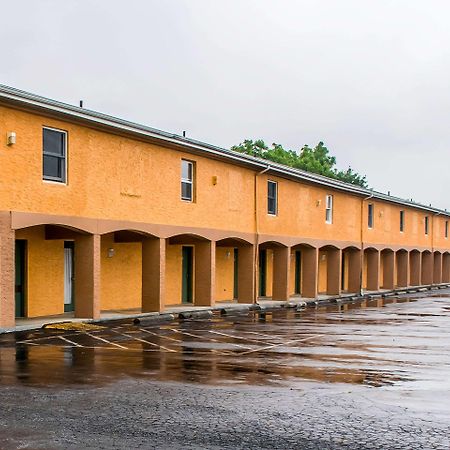Rodeway Inn Amish Country Smoketown  Экстерьер фото