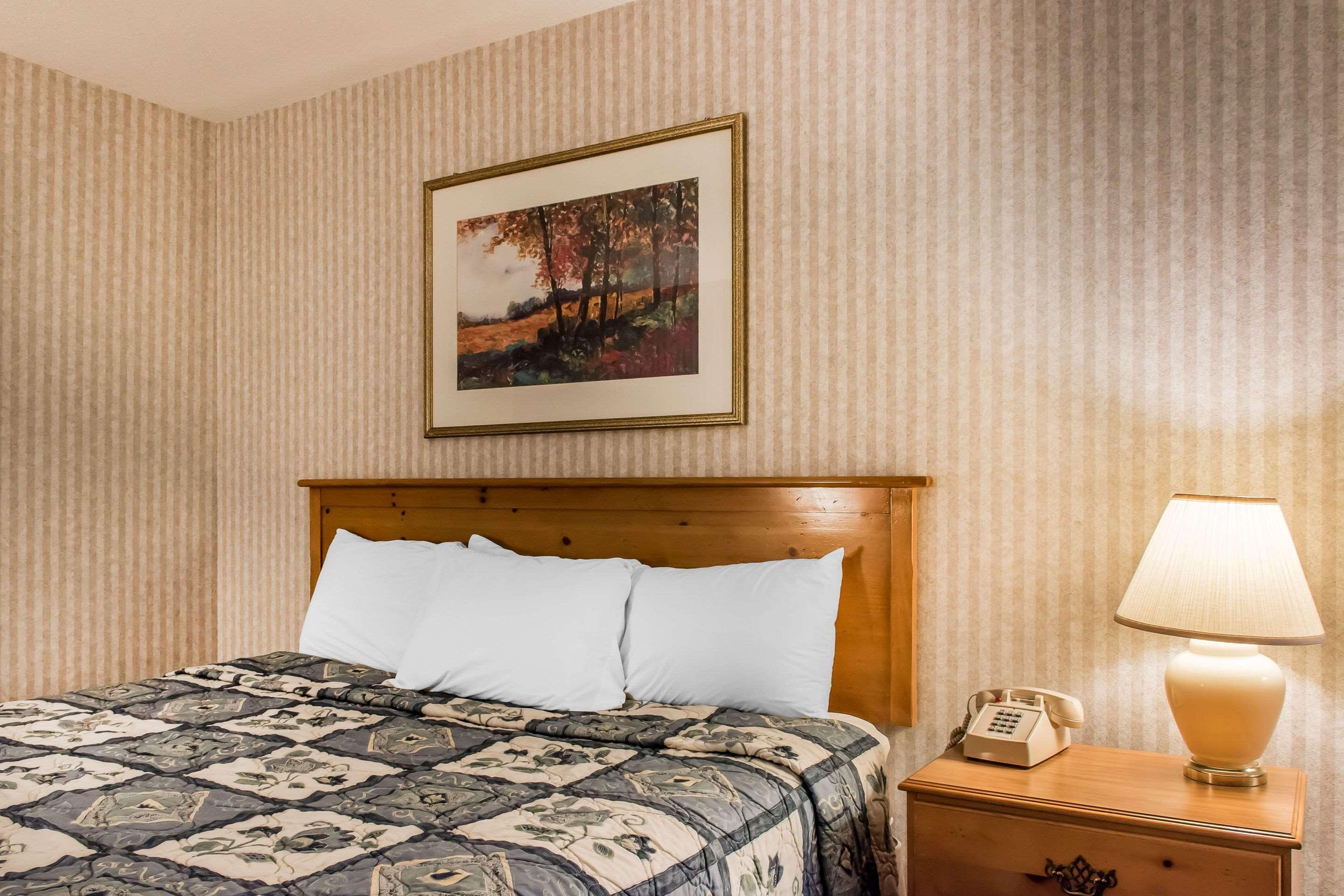 Rodeway Inn Amish Country Smoketown  Экстерьер фото