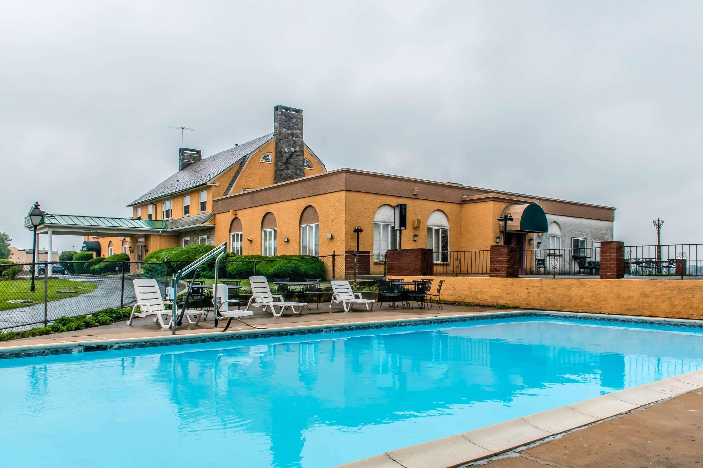 Rodeway Inn Amish Country Smoketown  Экстерьер фото
