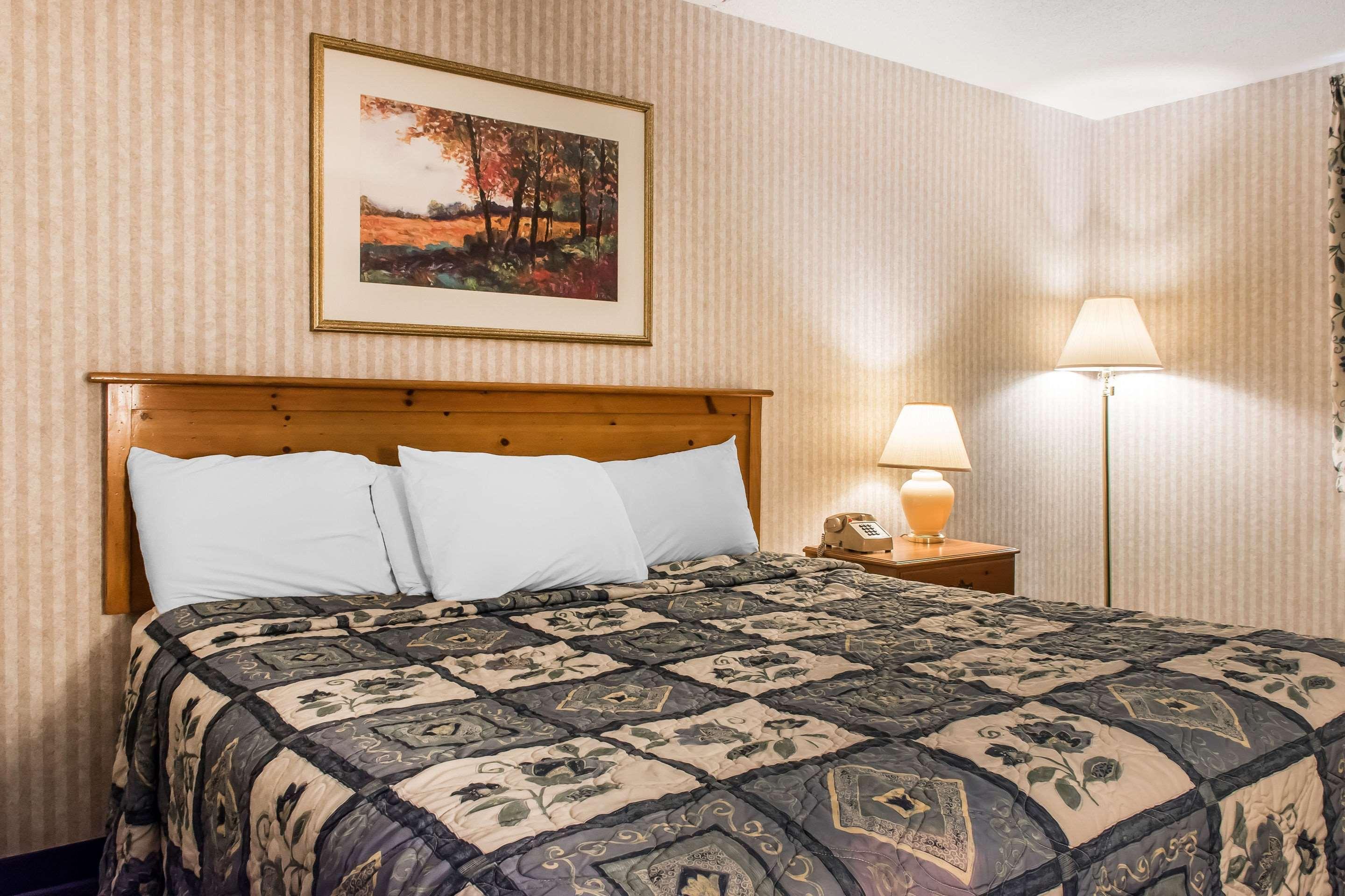 Rodeway Inn Amish Country Smoketown  Экстерьер фото