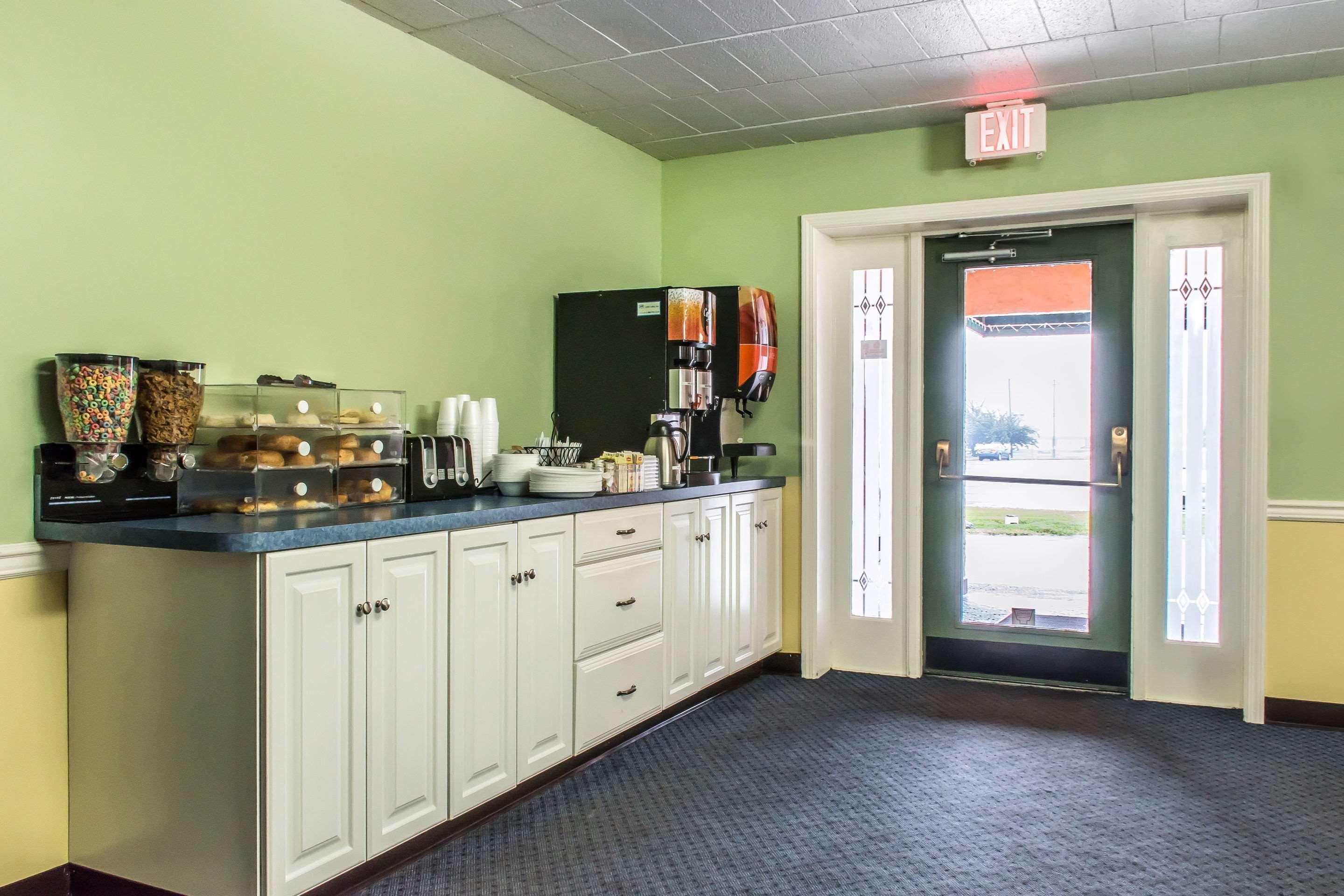 Rodeway Inn Amish Country Smoketown  Экстерьер фото