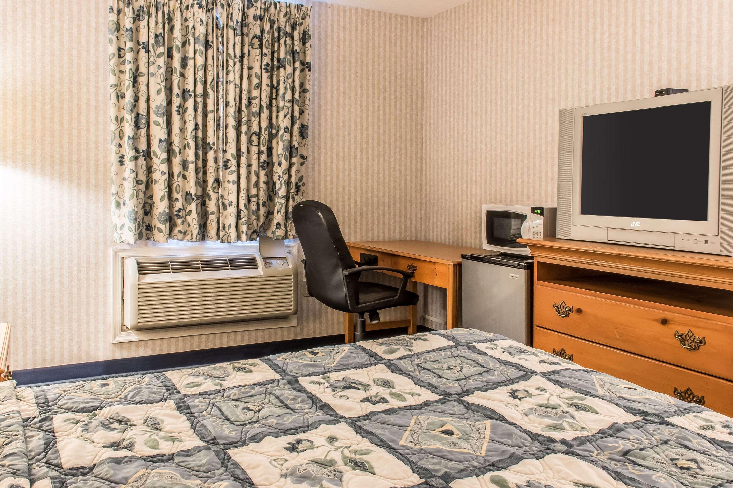 Rodeway Inn Amish Country Smoketown  Экстерьер фото